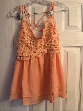 ✨3/$10 and 5/$15 NWT Feager Peach Crochet Lace & Chiffon Camisole size L